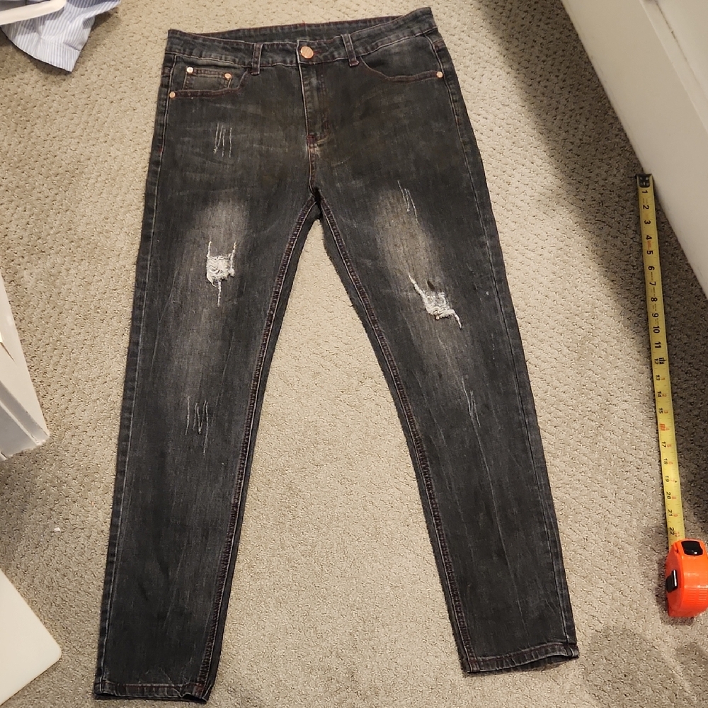 JUNBASOSS Distressed Slim Jeans. 32